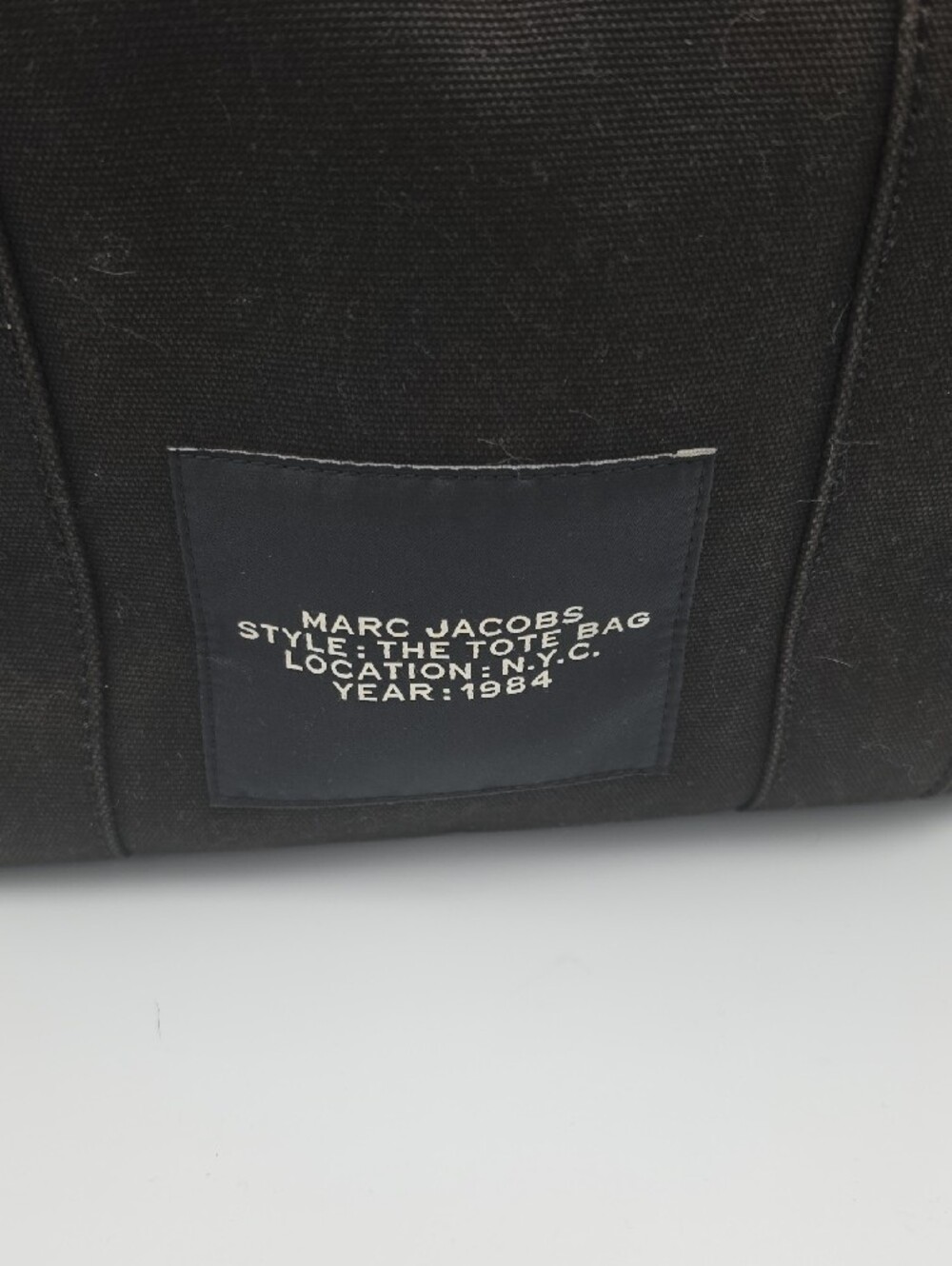 Marc Jacobs Black & White Canvas Large "The Tote Bag" Weekender Bag (EUC)🤍🖤🤍 - Picture 10 of 11
